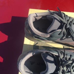 YEEZY boost 700 mauve